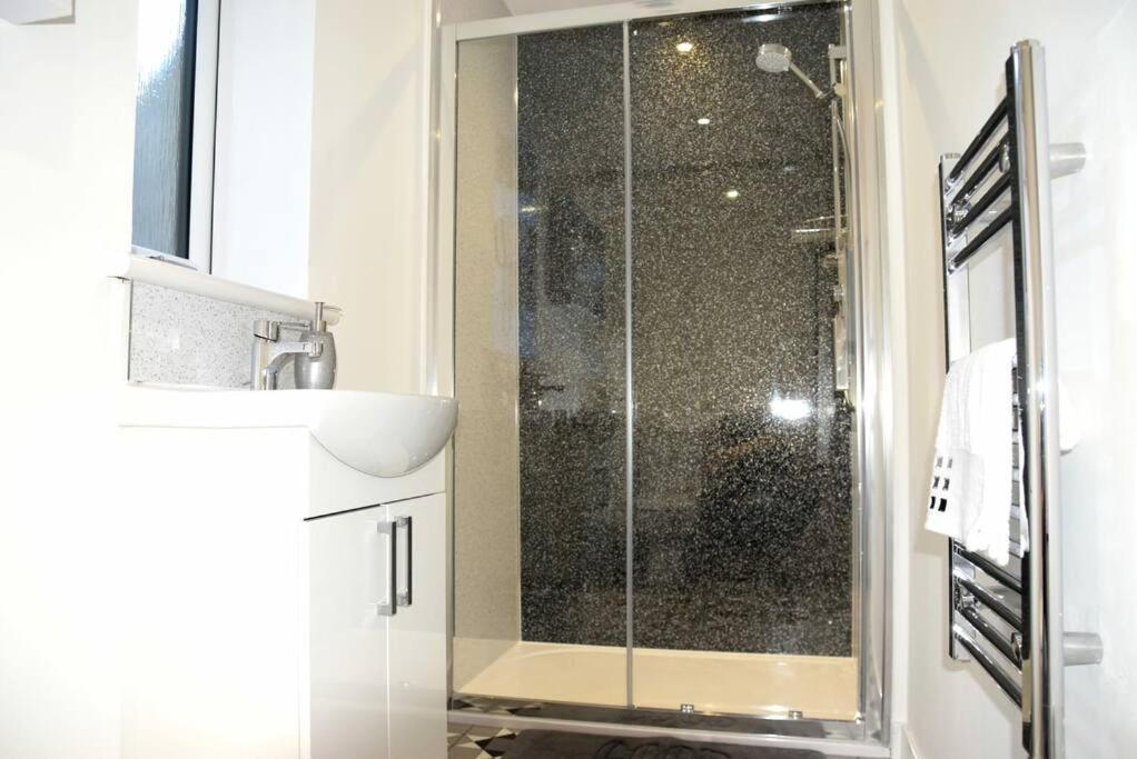 Rammal - Entire Home, Self Catering In Apartamento