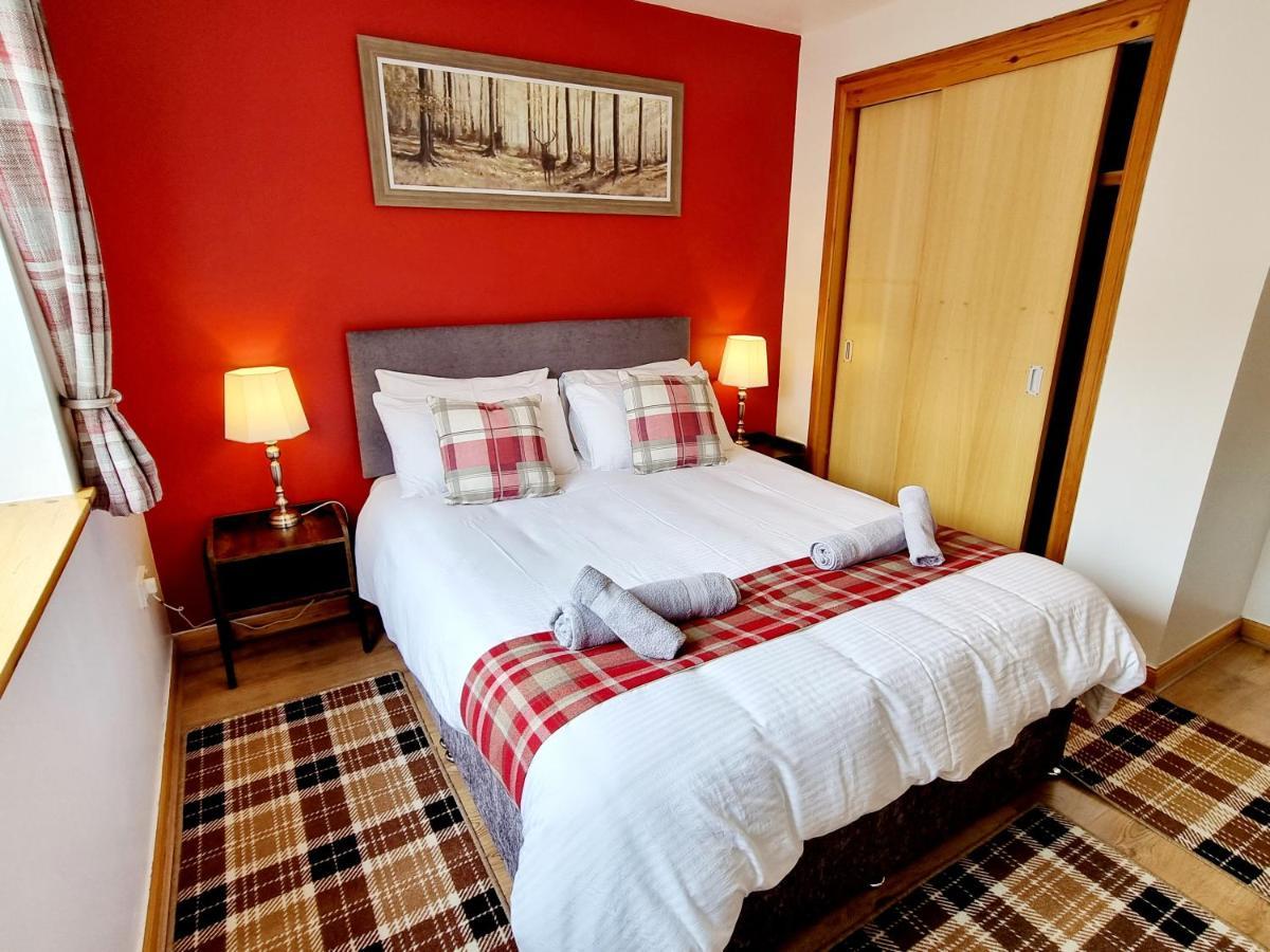 Hill View 2 Bedroom Free Parking Apartment