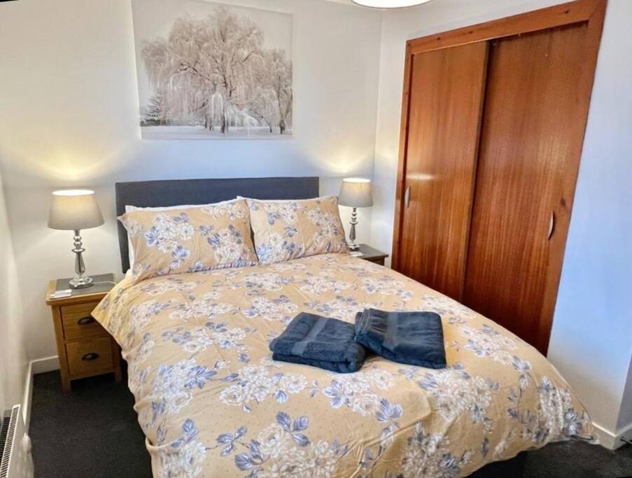 Two Bed With Free Parking In Apartment