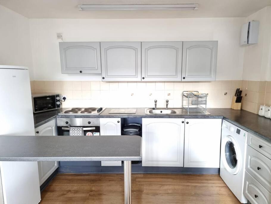 Apartment Two Bed With Free Parking In Inverness