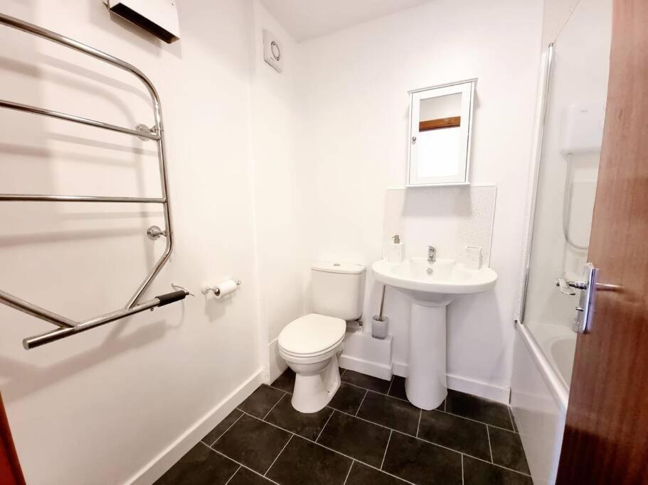 Apartment Two Bed With Free Parking In *