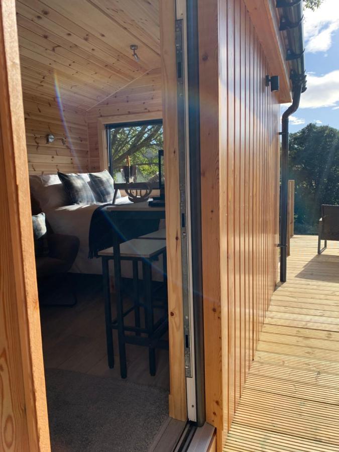 River Huts, Highland River Retreat With Hot Tub