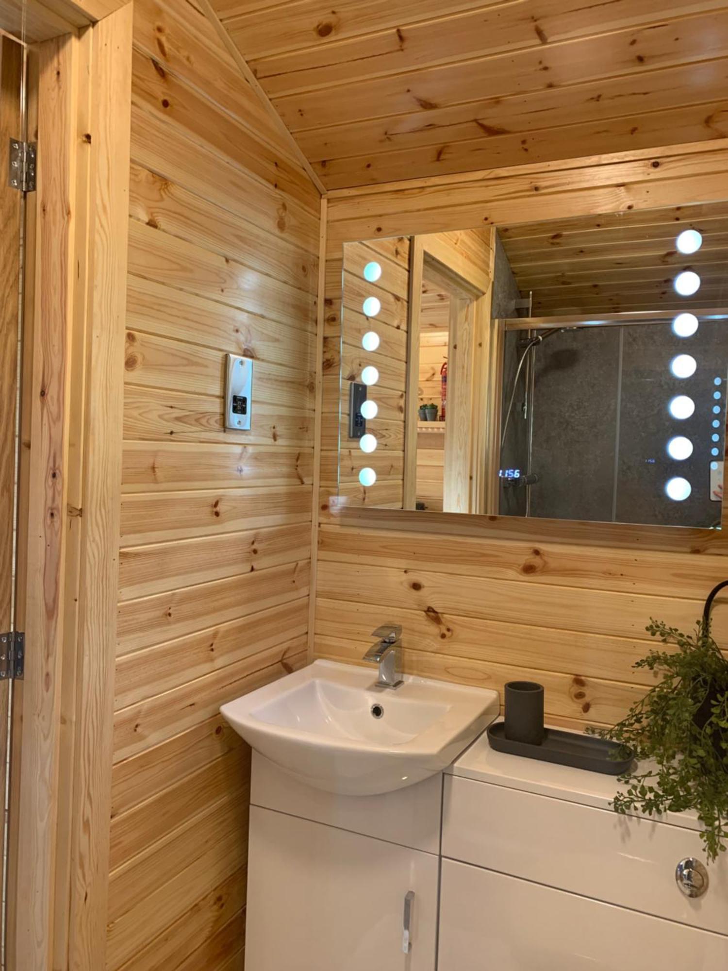 Campsite River Huts, Highland River Retreat With Hot Tub Inverness