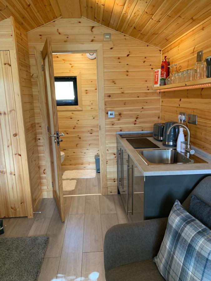River Huts, Highland River Retreat With Hot Tub