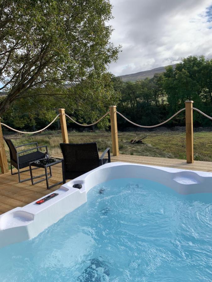 Campsite River Huts, Highland River Retreat With Hot Tub *