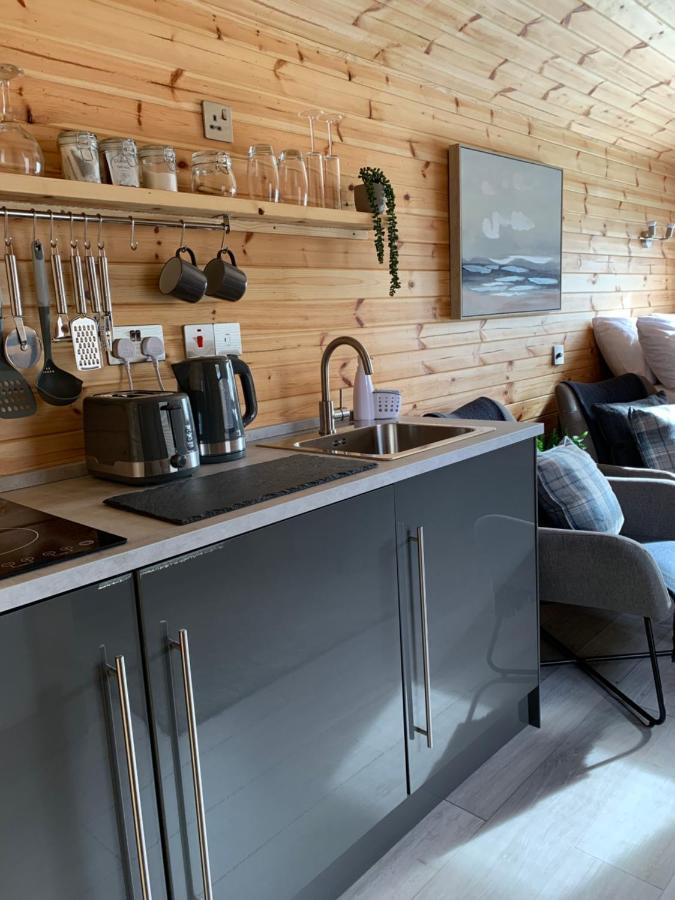 River Huts, Highland River Retreat With Hot Tub