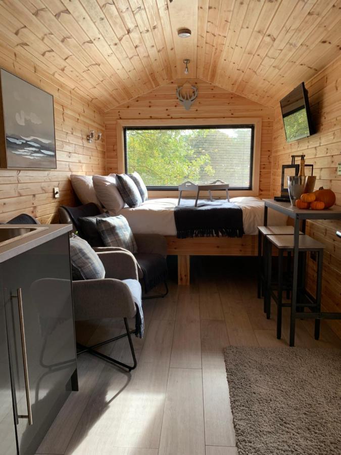 River Huts, Highland River Retreat With Hot Tub * Inverness
