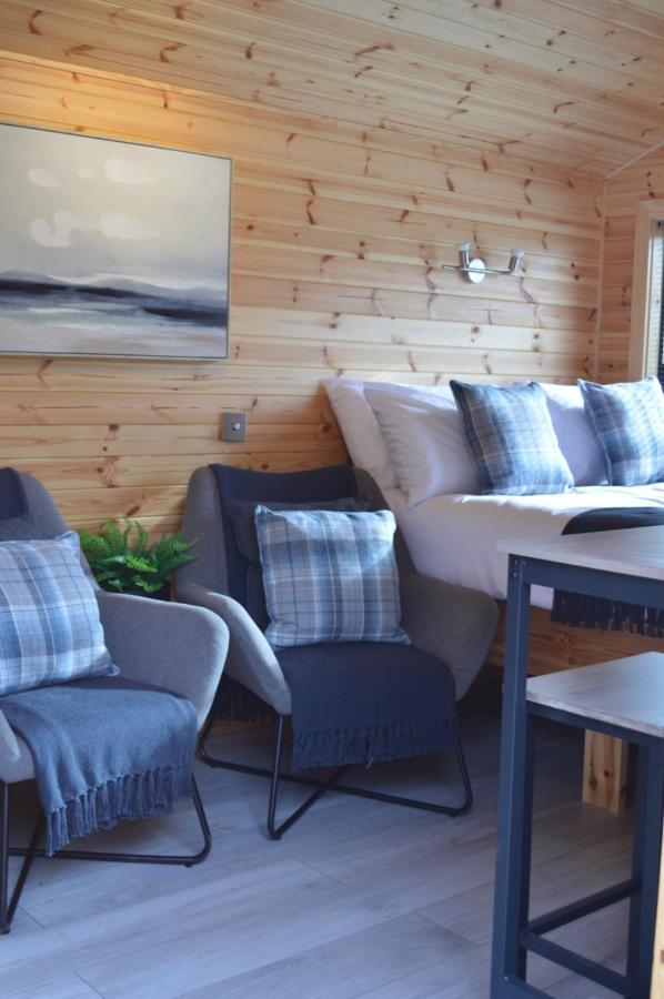 Campsite River Huts, Highland River Retreat With Hot Tub