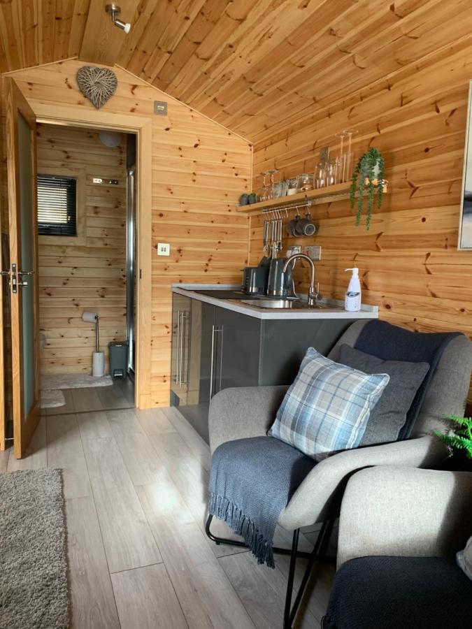 River Huts, Highland River Retreat With Hot Tub