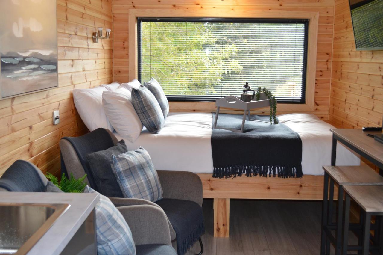 Campsite River Huts, Highland River Retreat With Hot Tub Inverness