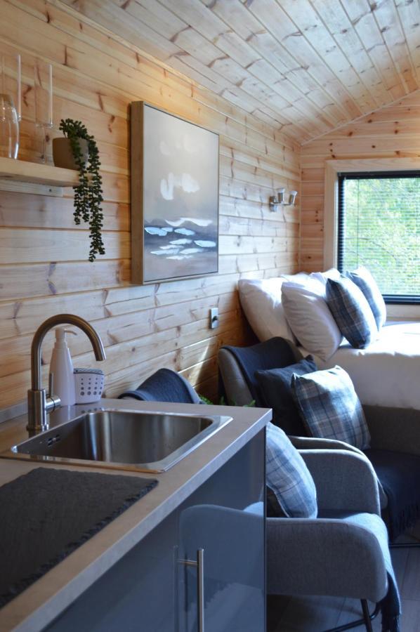 River Huts, Highland River Retreat With Hot Tub Campsite Inverness