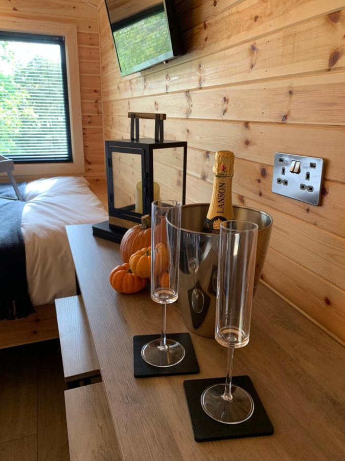 River Huts, Highland River Retreat With Hot Tub Inverness
