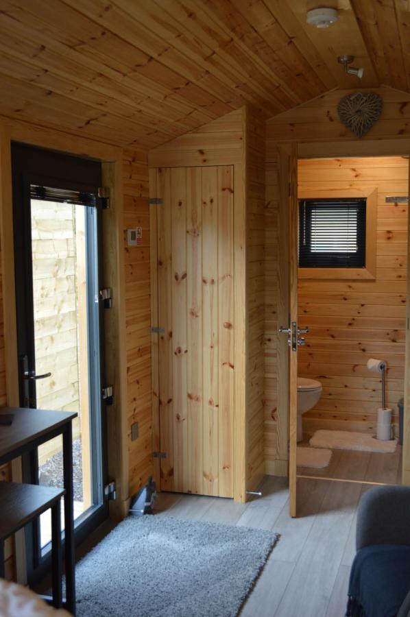 River Huts, Highland River Retreat With Hot Tub Campsite