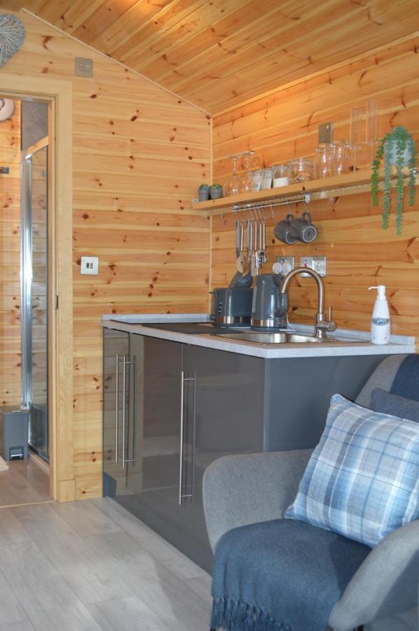 River Huts, Highland River Retreat With Hot Tub Campsite