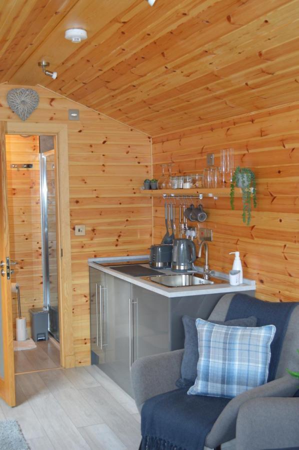 River Huts, Highland River Retreat With Hot Tub Campsite