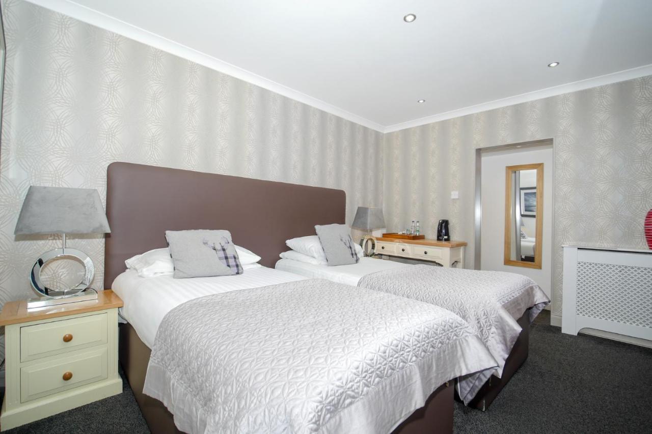 Redcliffe 3*