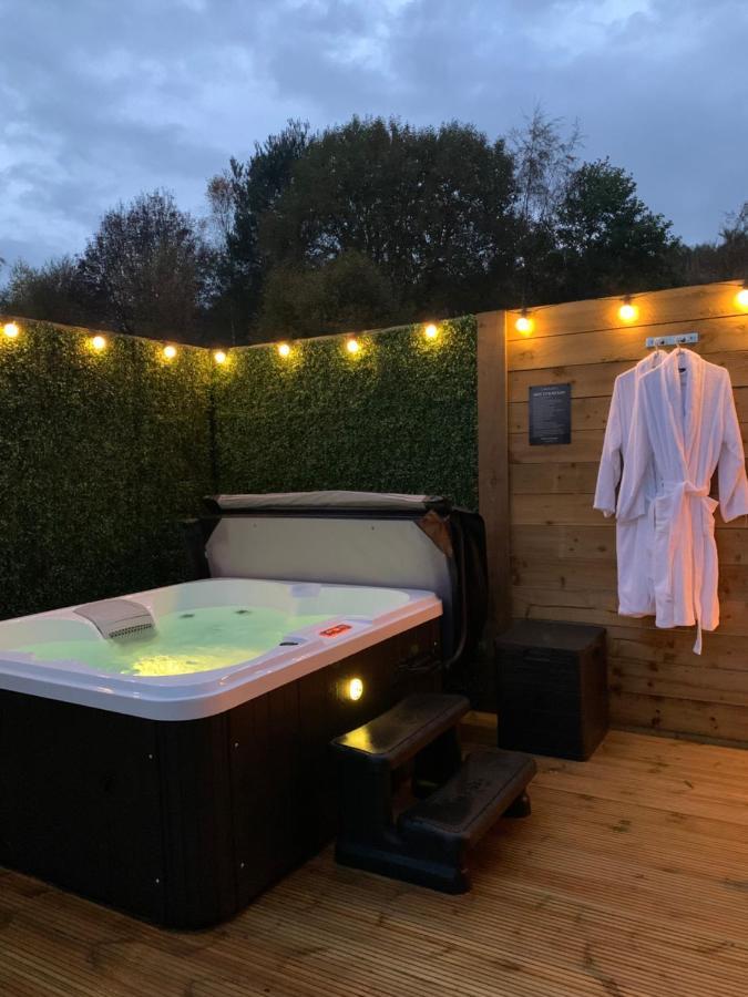 River Huts, Highland River Retreat With Hot Tub