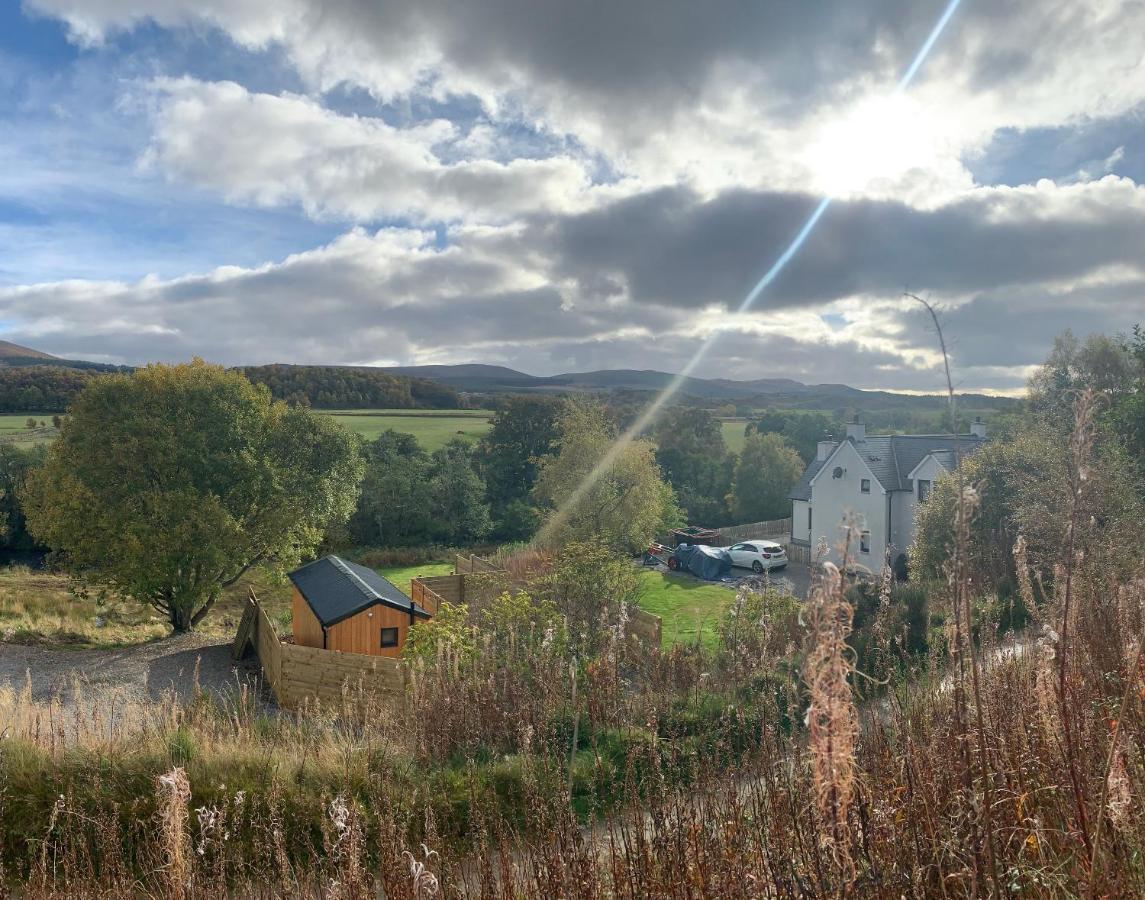 River Huts, Highland River Retreat With Hot Tub * Inverness