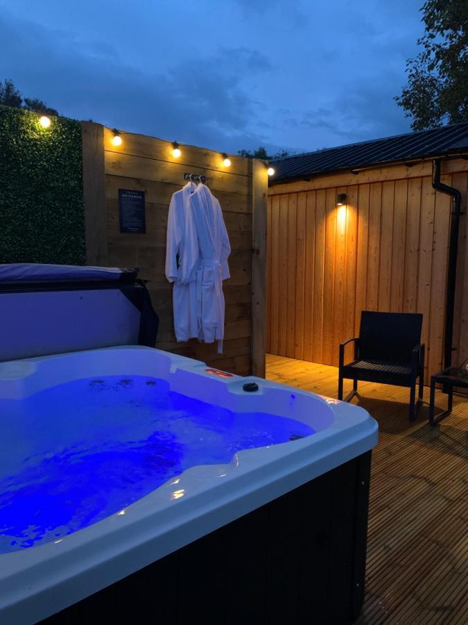 River Huts, Highland River Retreat With Hot Tub Campsite