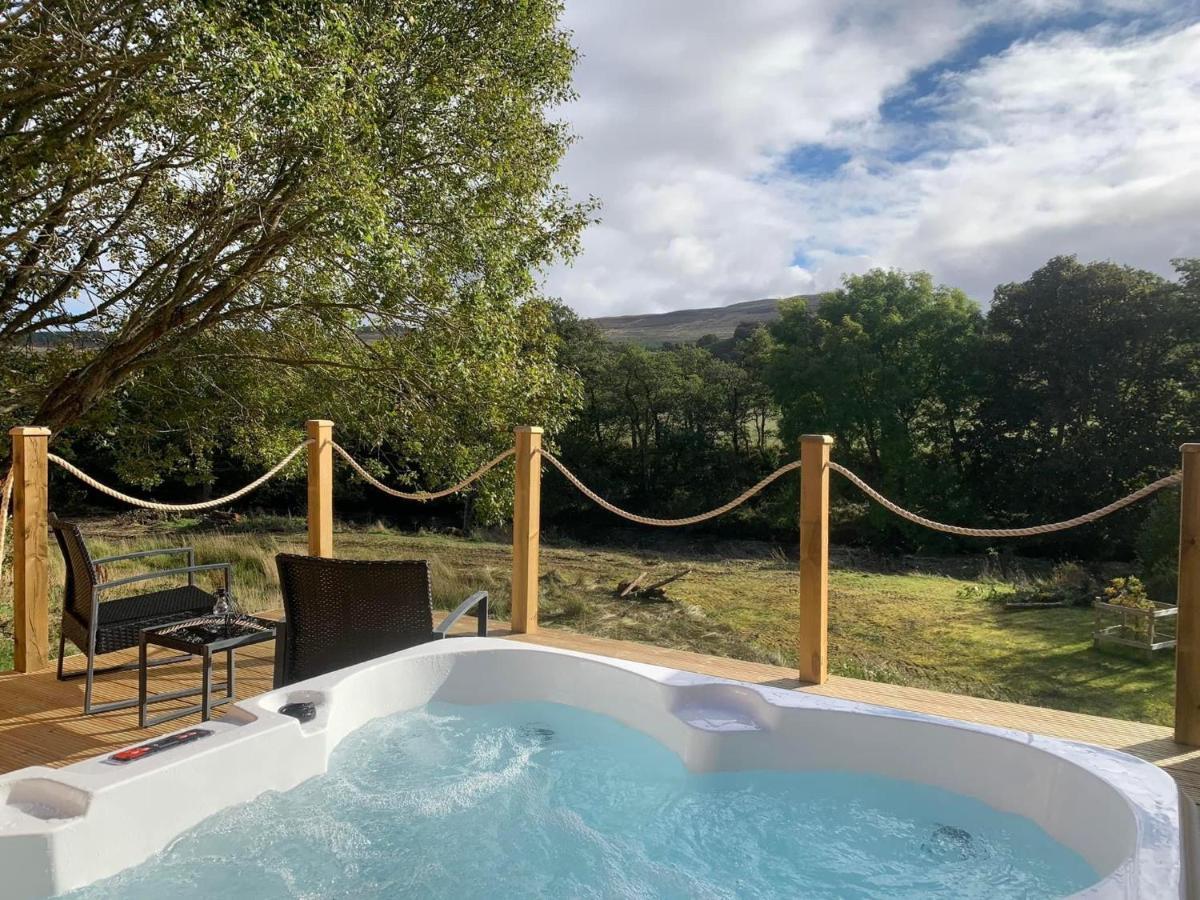 River Huts, Highland River Retreat With Hot Tub Campsite