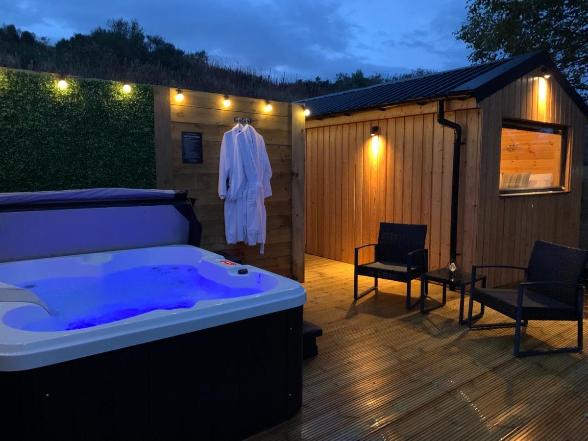 Campsite River Huts, Highland River Retreat With Hot Tub *