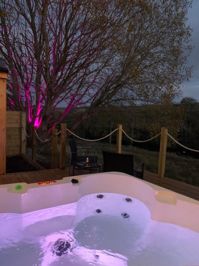Campsite River Huts, Highland River Retreat With Hot Tub Inverness
