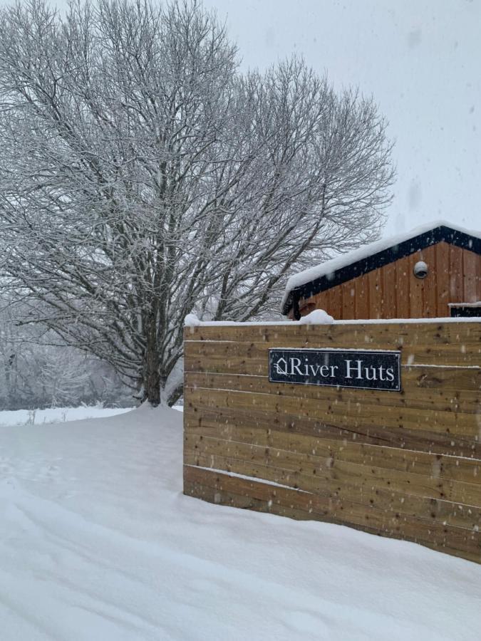 River Huts, Highland River Retreat With Hot Tub Campsite *