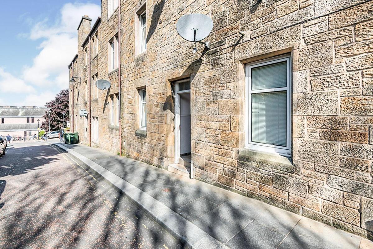 Stephen's Street Apartment, Centre *