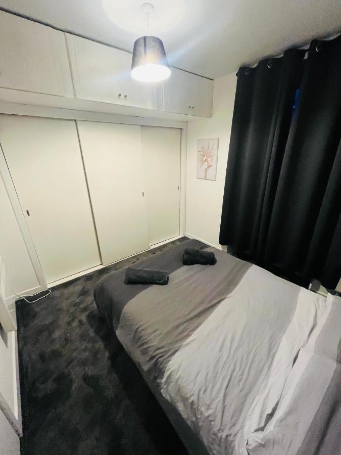 Stephen's Street Apartment, Centre *