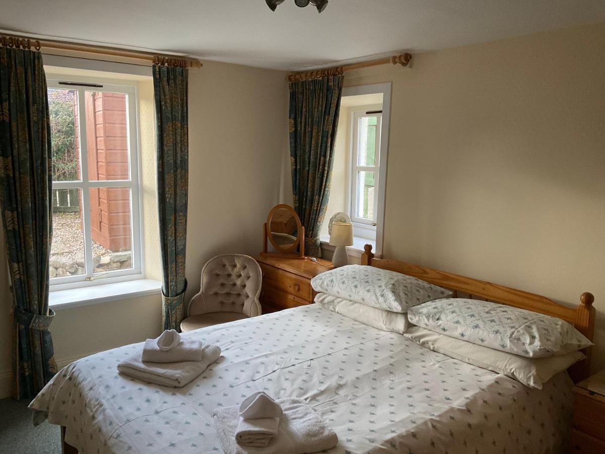 Three-bedroom Old Free Parking Apartment *