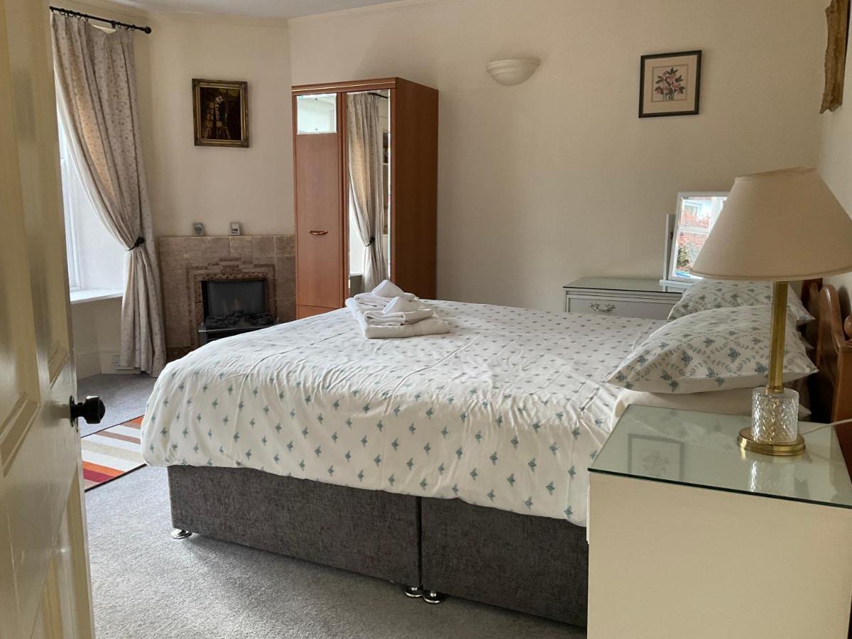 Three-bedroom Old Free Parking Apartment *