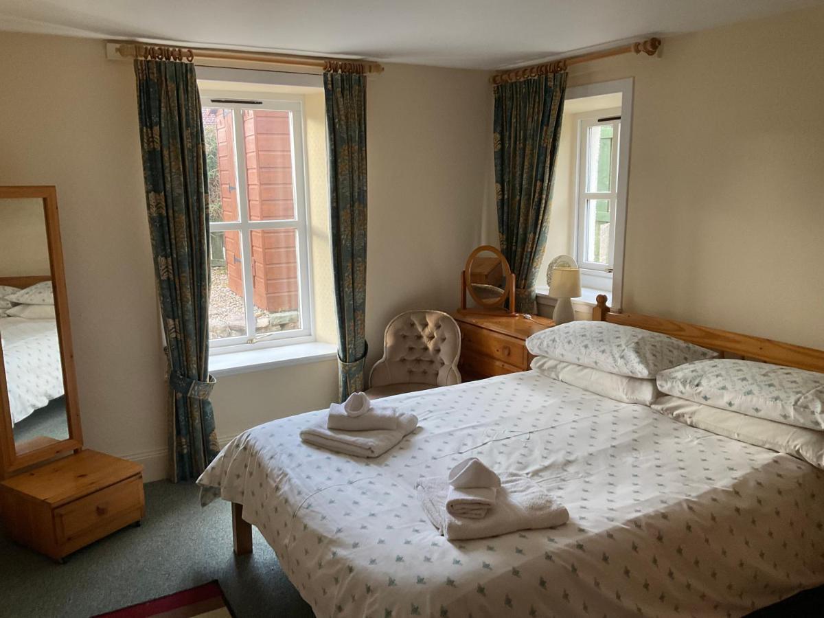Three-bedroom Old Free Parking Apartment *