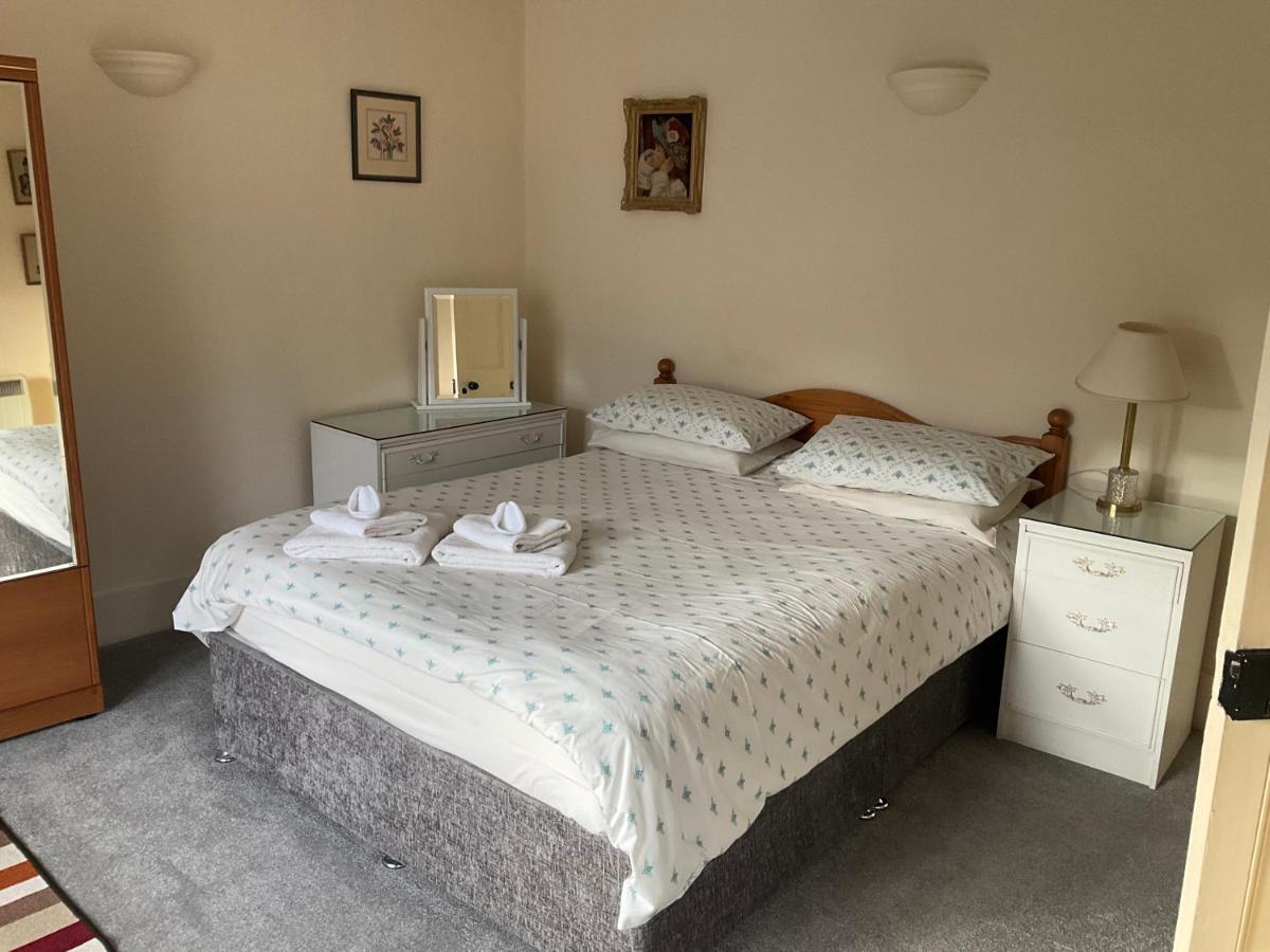 Three-bedroom Old Free Parking Apartment Inverness