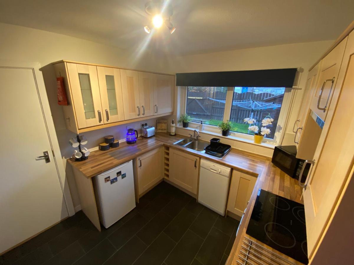 Apartamento Delightful, 3 Bedroom House With Garden & Free Parking