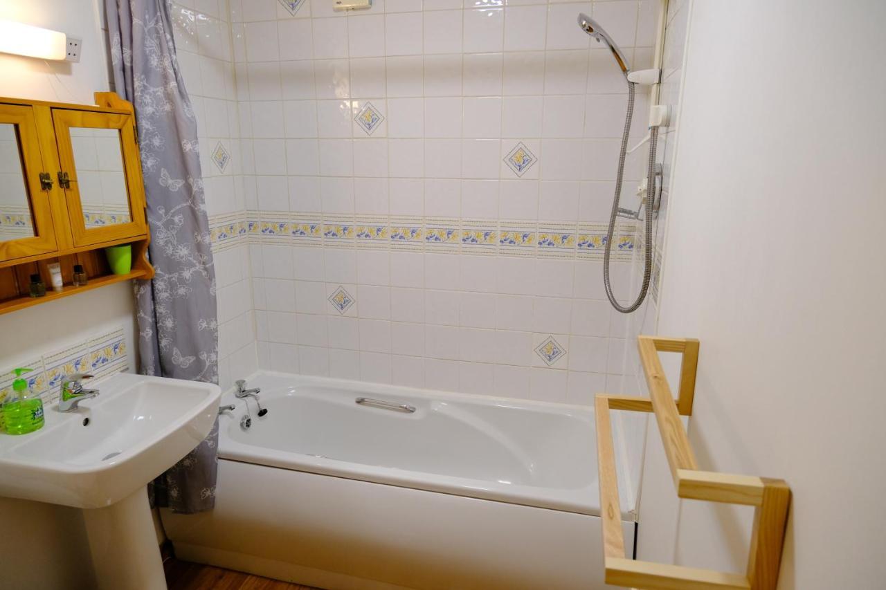 Lovely 1-bedroom With Free Parking Apartment