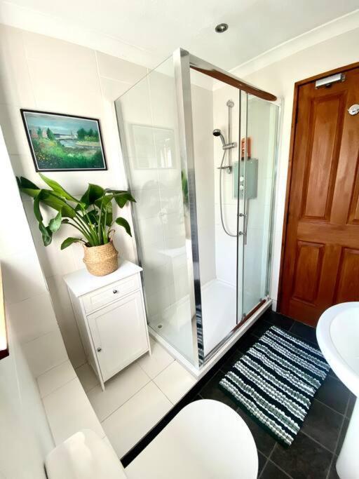 With Parking, Close To The Raigmore Hospital
