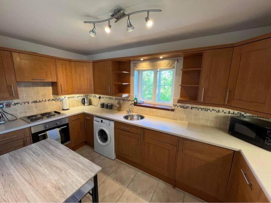 Apartment With Parking, Close To The Raigmore Hospital