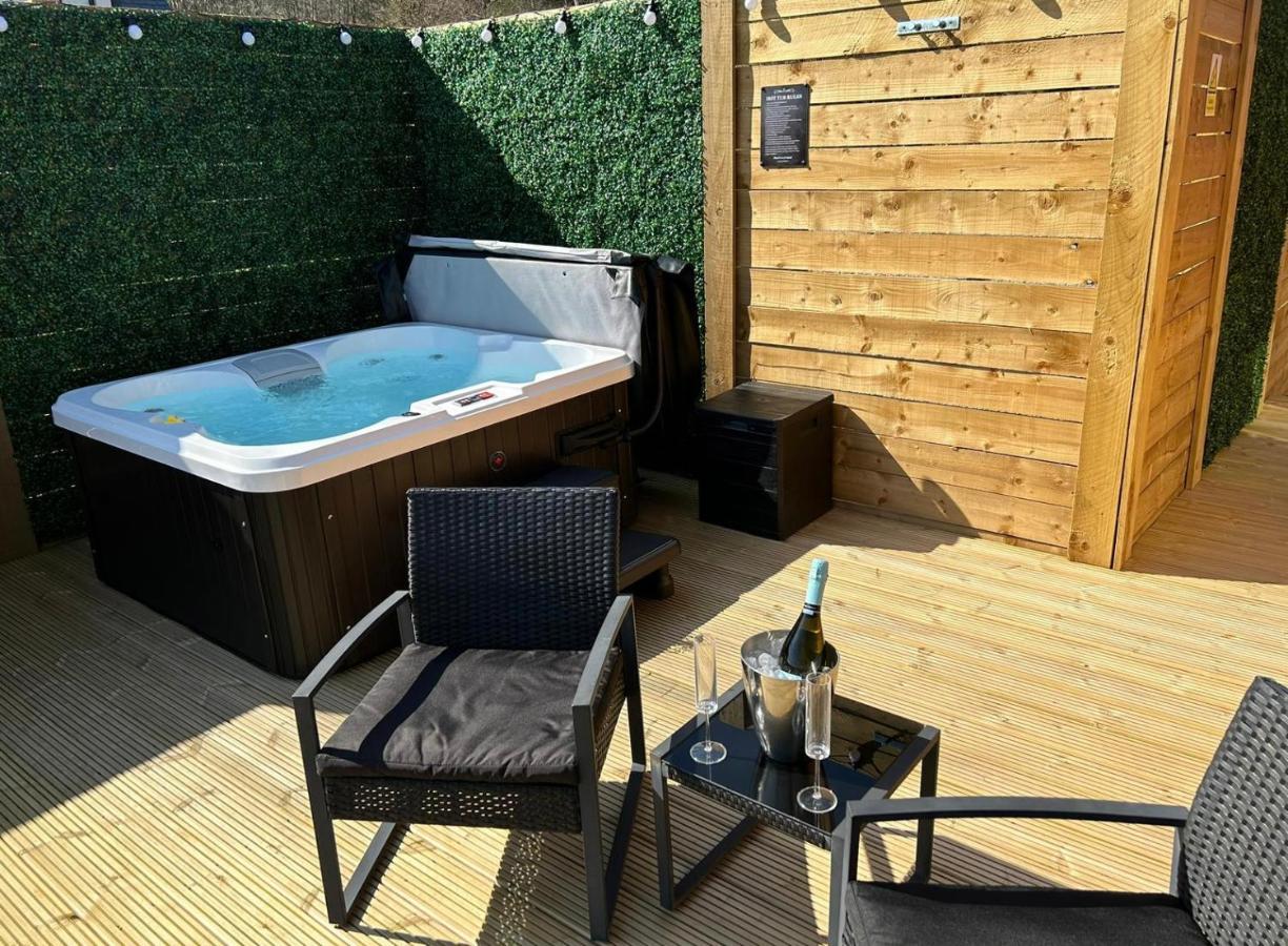 Campsite River Huts, Highland River Retreat With Hot Tub Inverness