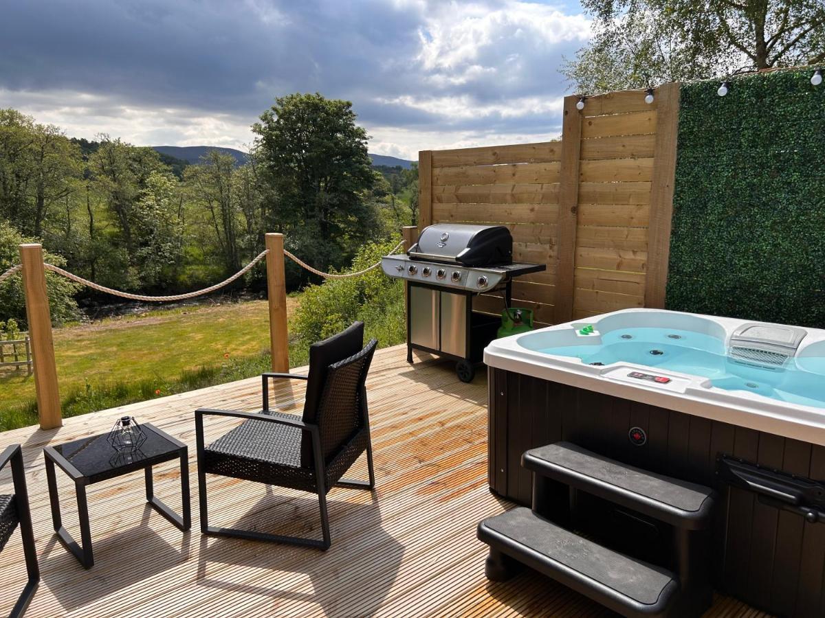 River Huts, Highland River Retreat With Hot Tub Campsite
