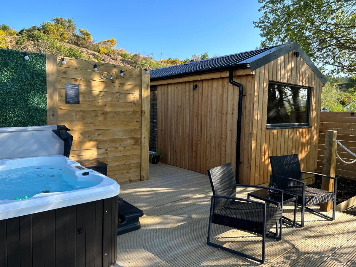 River Huts, Highland River Retreat With Hot Tub Campsite Inverness