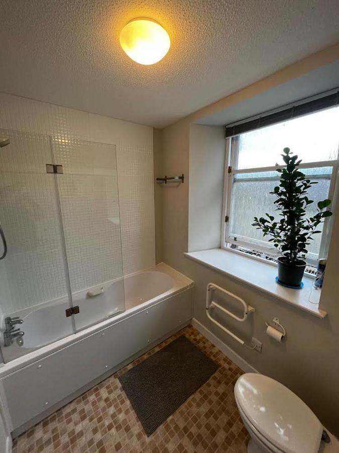 Lombard Hide Away *