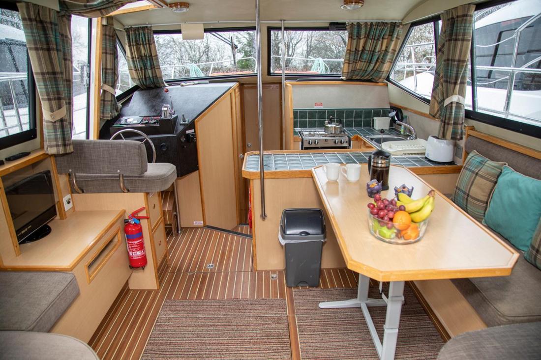 Botel Caley Cruisers