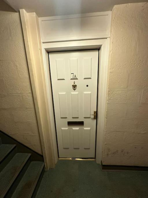 Riverview Apartment, Apartment *