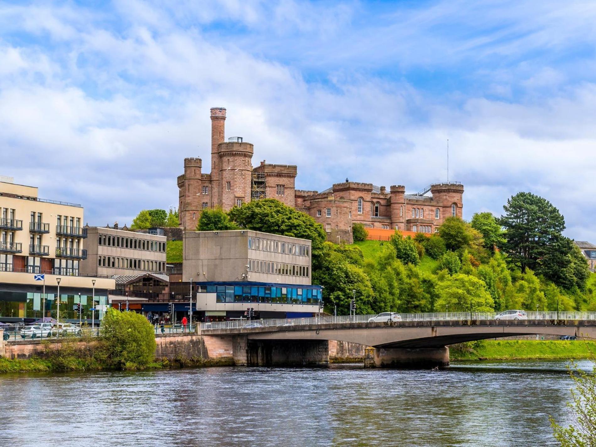 2 Bed In 82552 Inverness