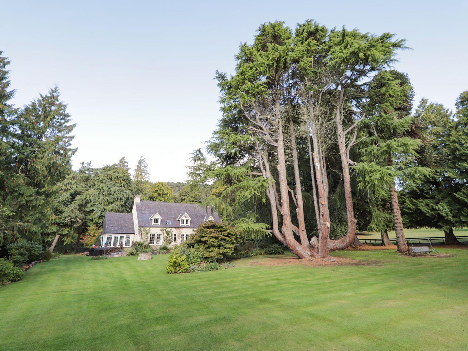 Holiday home The Secret Garden At Old Drynie House - Self Catering *