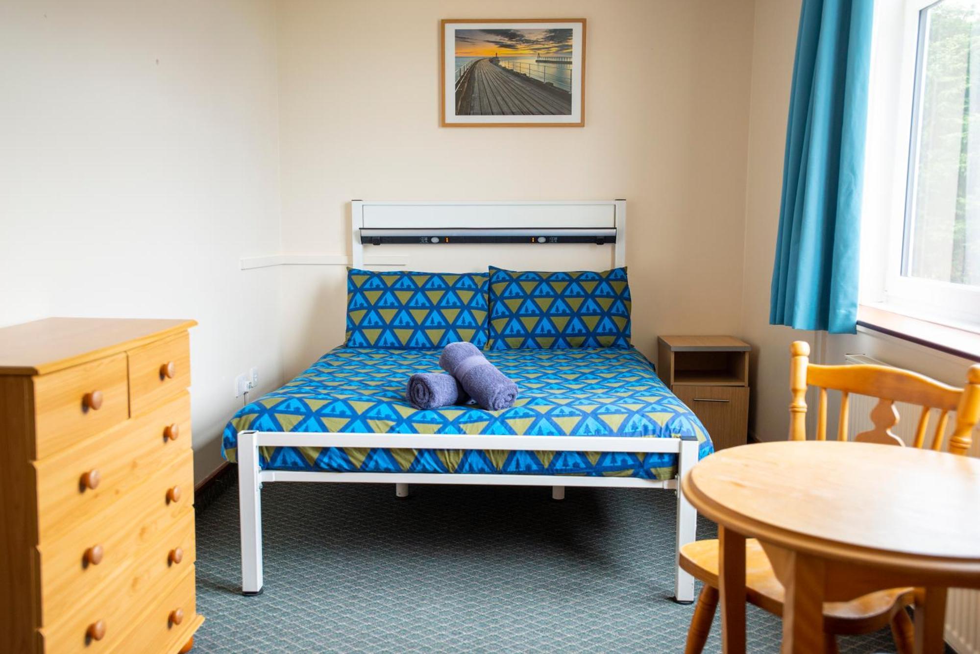 Youth Hostel *