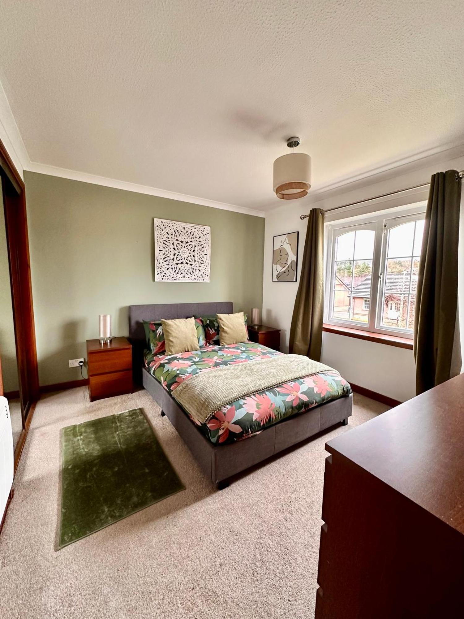 Apartment With Parking, Close To The Raigmore Hospital
