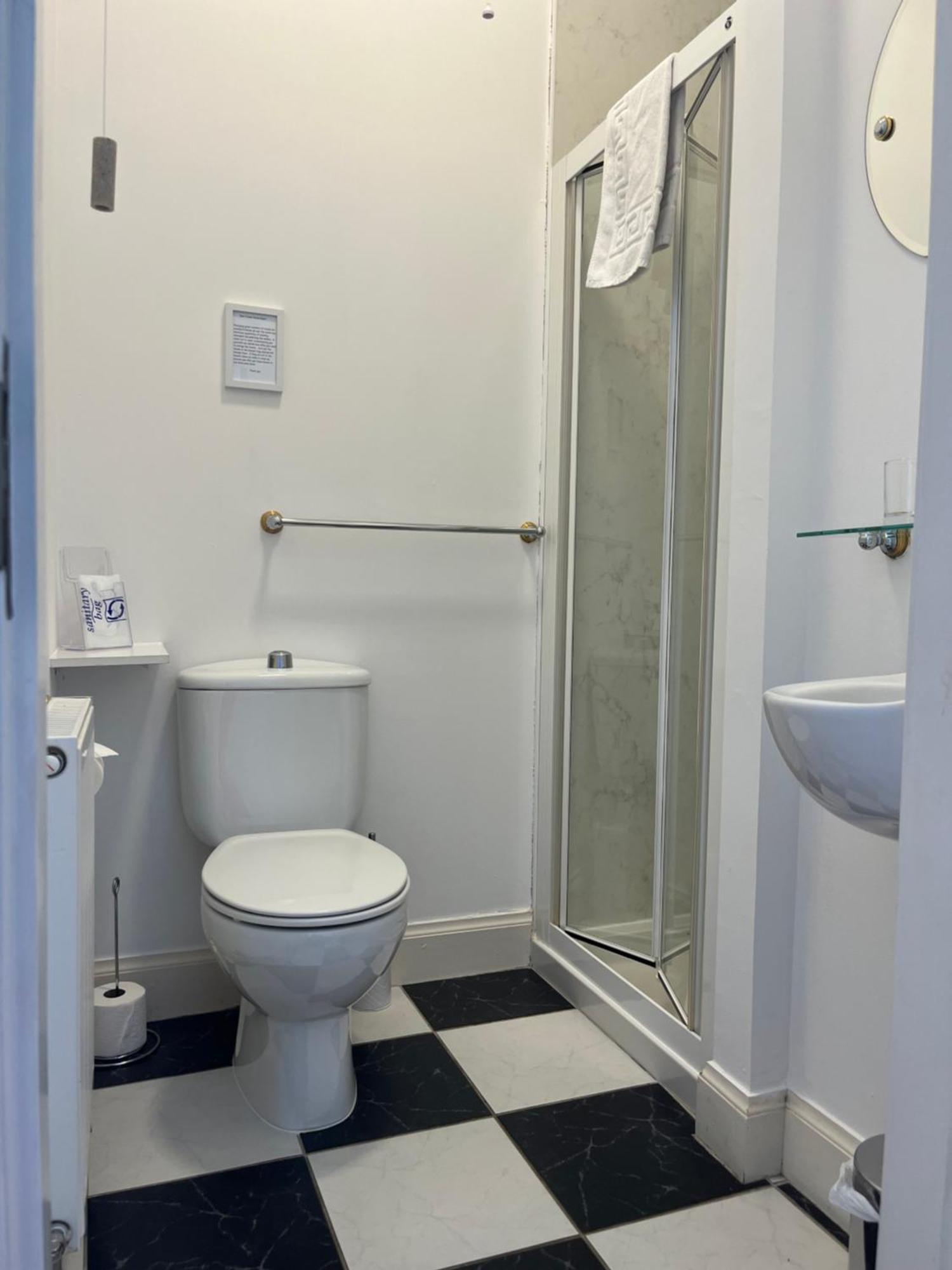 Bed & Breakfast Fraser House 3*
