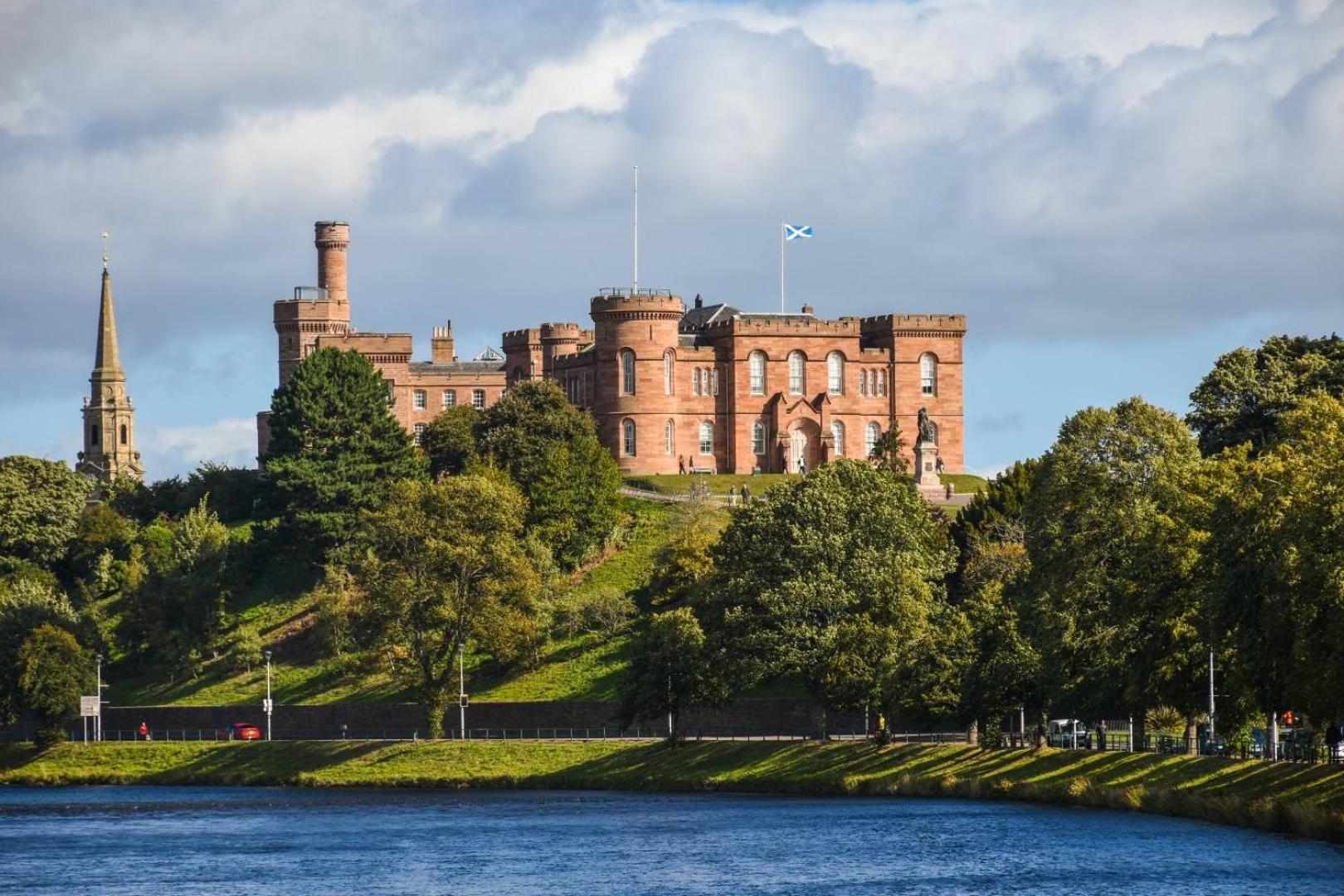 Treetops - Bright 2 Bed Flat - Super Location Apartamento Inverness