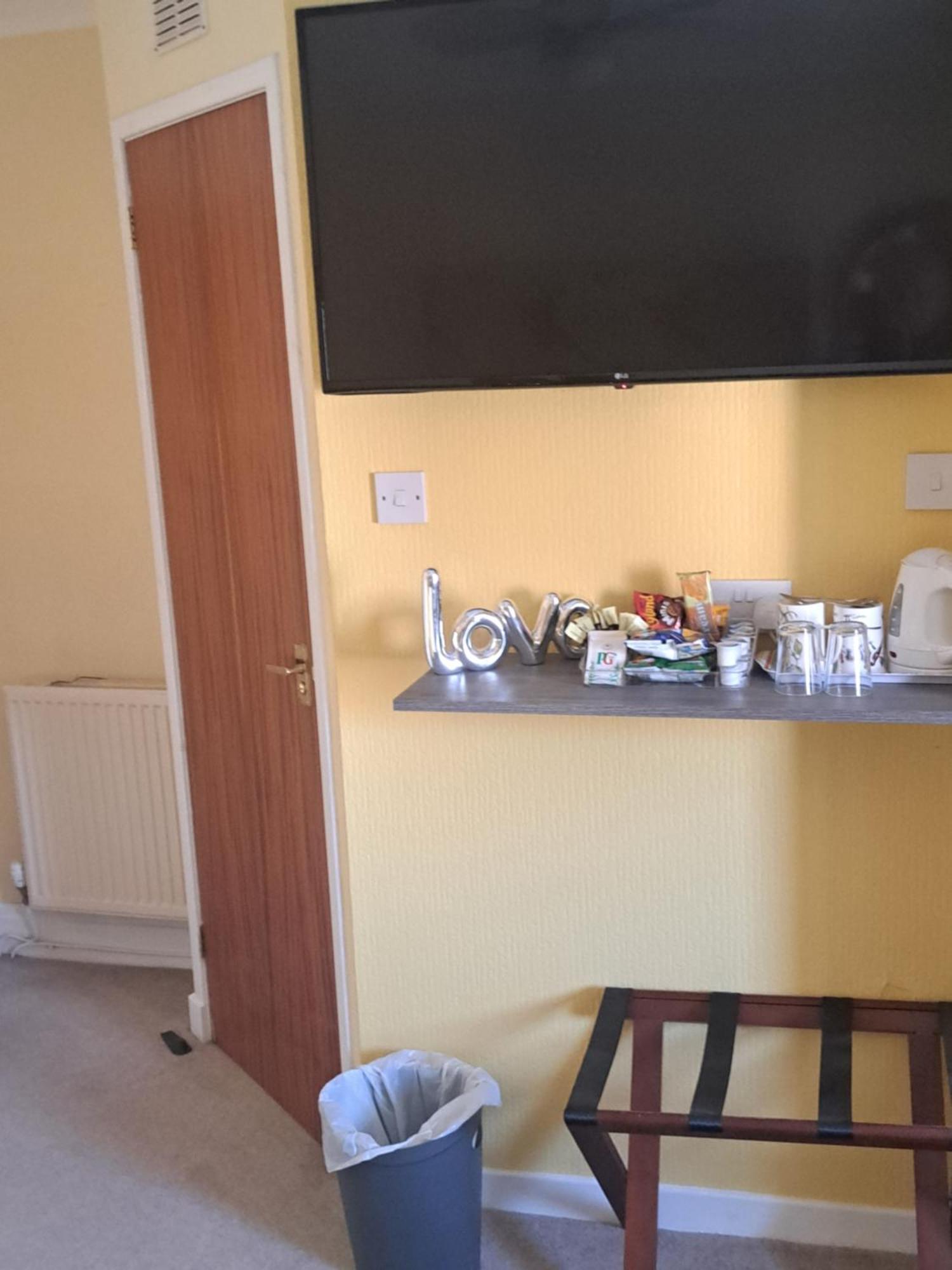 Bed & Breakfast No 27 *